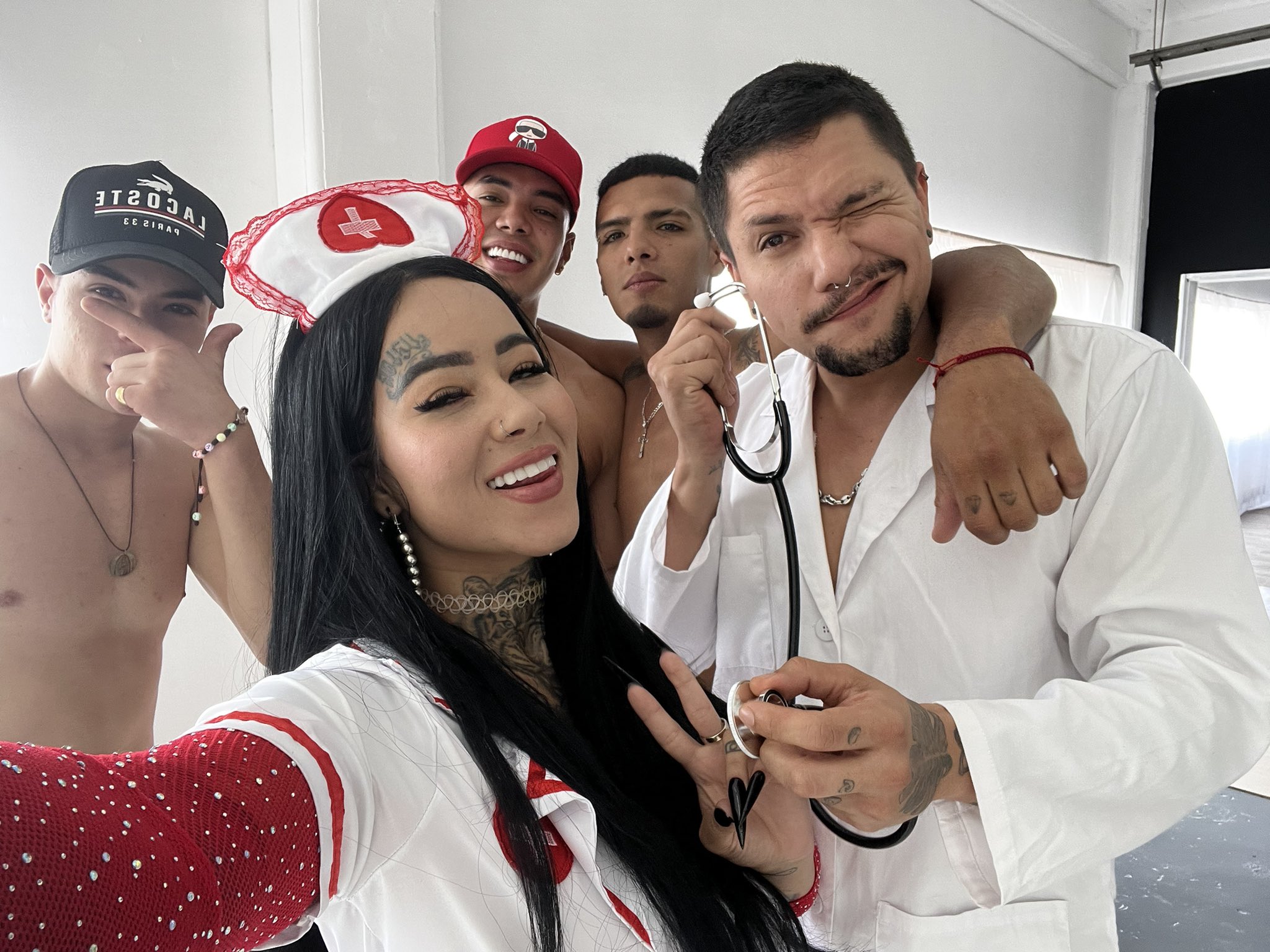 TW Pornstars - Isabelle Goncalves. Twitter. mi mamá hizo una mujer  guerrera. 4:11 PM - 26 Apr 2022