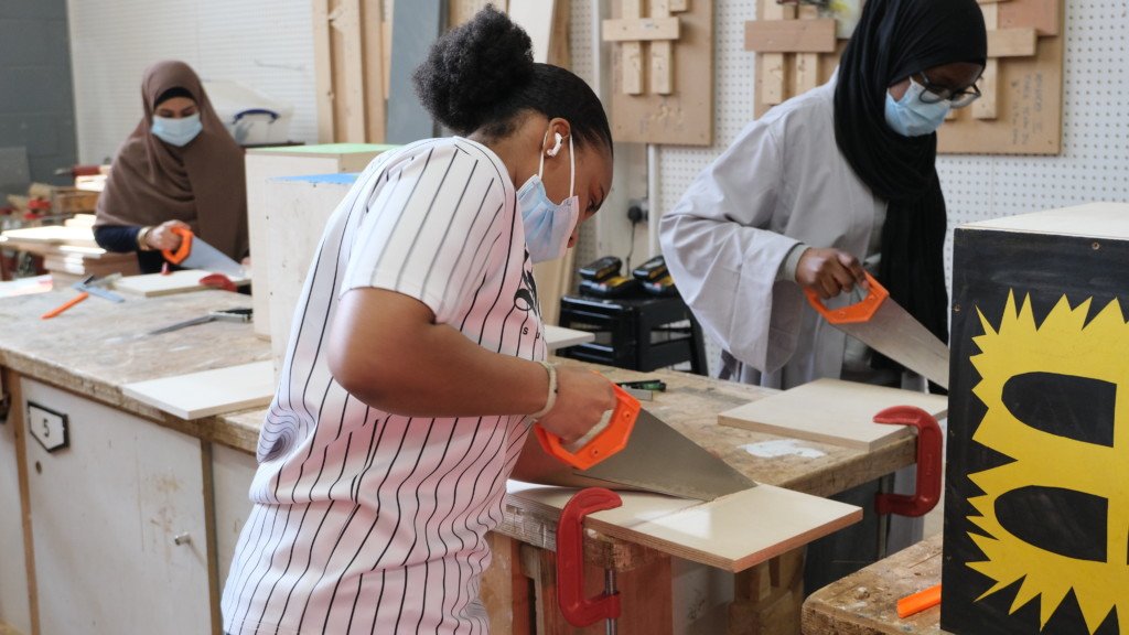 We're hiring! We're looking for an ASSISTANT YOUTH FACILITATOR to help run our award-winning project #BlackhorseResponders. Join us on the journey of creative activism with young people in our workshop! 

Deadline Fri: blackhorseworkshop.co.uk/about/jobs/ #jobs #london #youthwork #youthworker