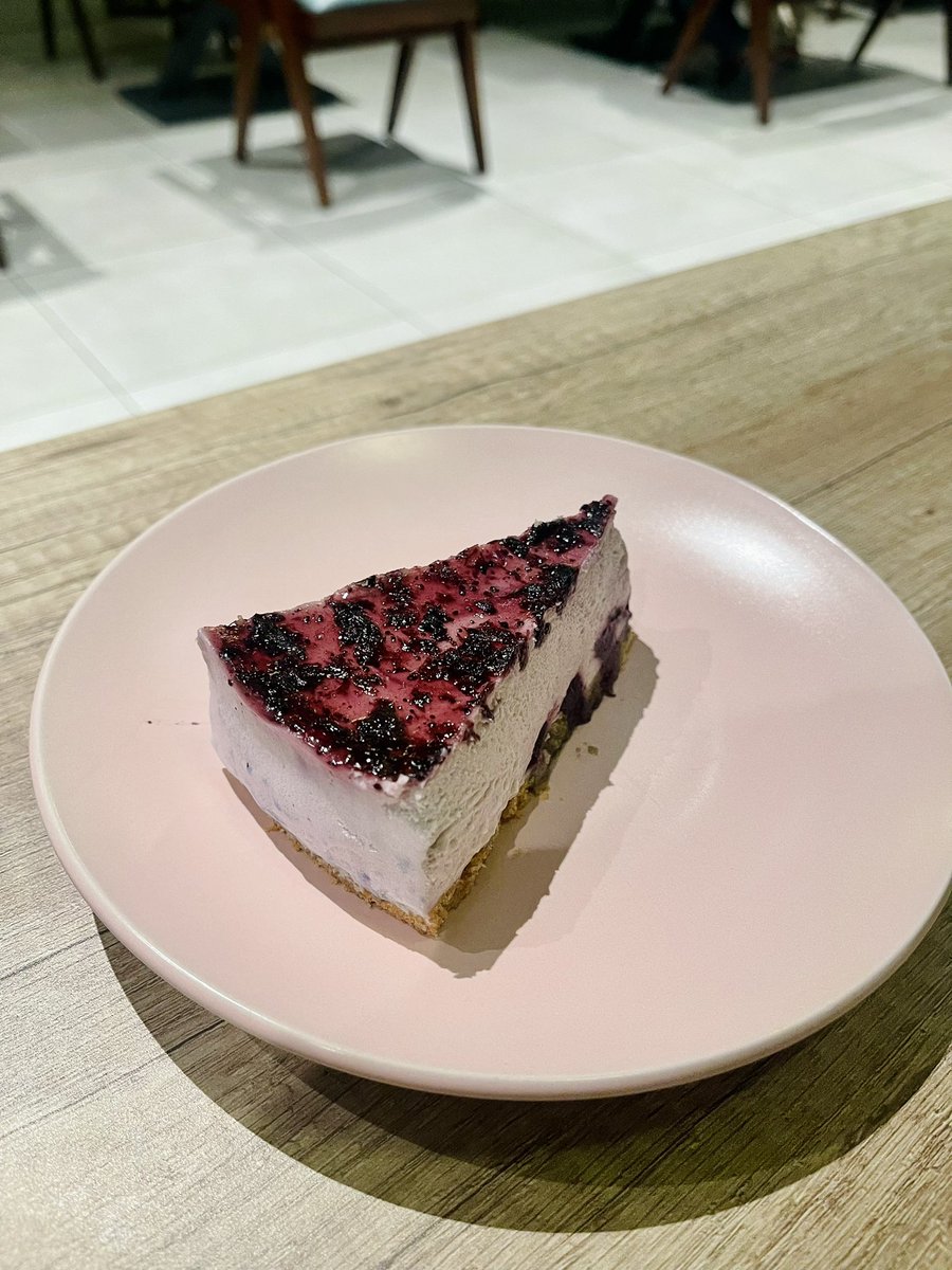 _hari_24's tweet photo. Gym skip pannadhu konjam kashtama dhan iruku but paravala 😌🥞🍰 https://t.co/XlXNzzbCrD