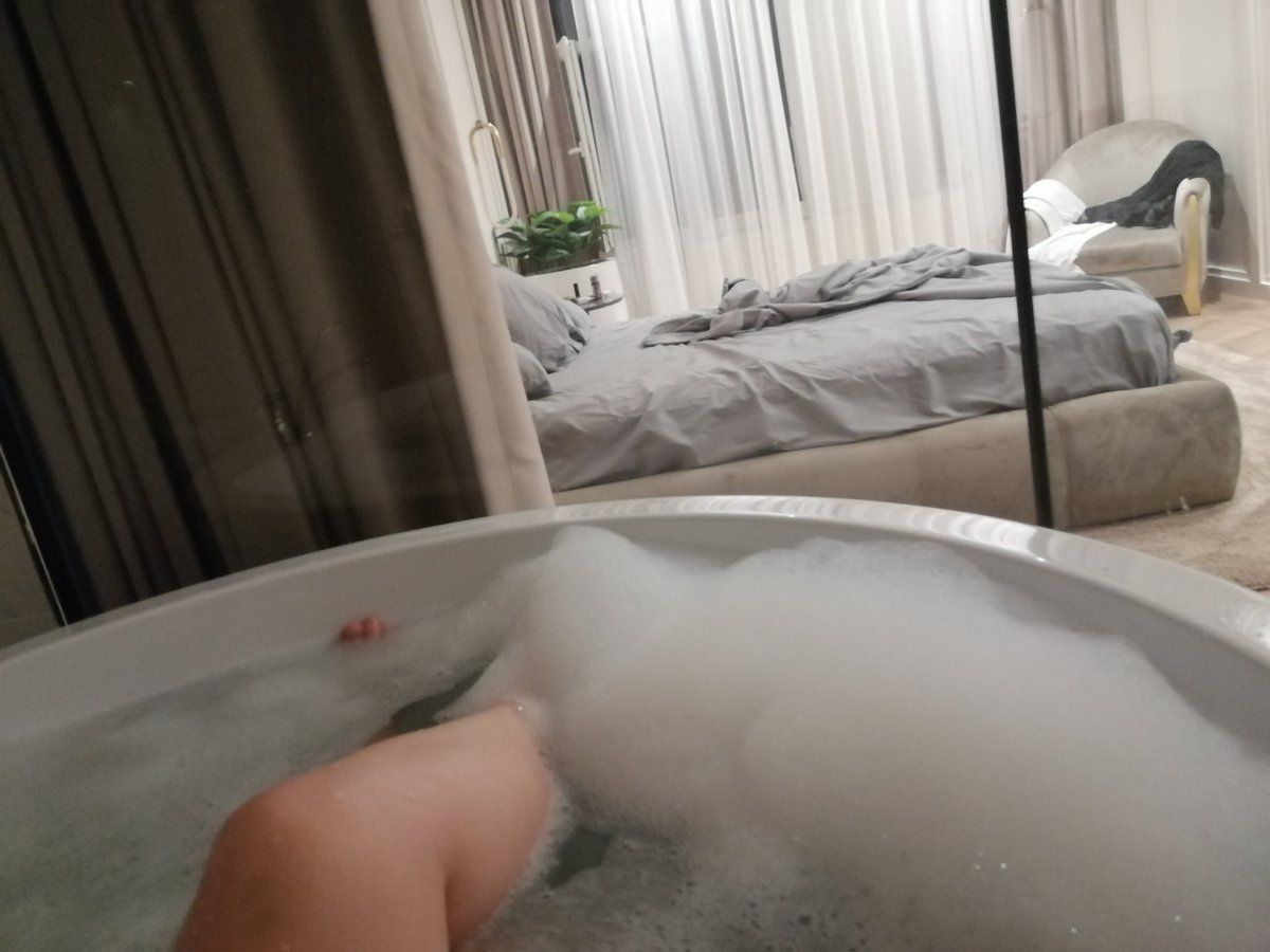 Seans sonrası rahatlama zamanı #Mistresses #SahibeTurkey #sahibeler #köle #Obedience #Passion #lust #stylish #footfetish #trample #fetişist #ayakfetiş #ayakfetişi #ayakkölesi #bdsmِ #feetdeep #fetiş