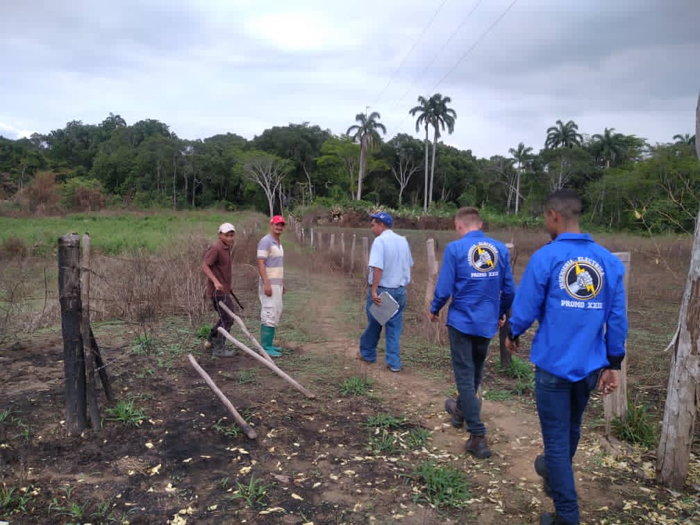 Lamujerhablan's tweet photo. #26Abr||🔴 Desde la Comunida de Morichal territorio de la comuna @BonillaComuna se Logró la visita @dsCorpoeleclara para levantar el proyecto de electrificación con
@NicolasMaduro @AngelPradoSP
@jaarreaza
#VenezuelaEsDiálogo entre el pueblo organizando y instituciones publicas https://t.co/BgCzEWEjwK