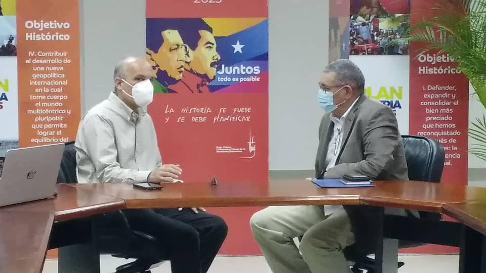 MPPPlanifica's tweet photo. #EnFotos 📸 Reunión de trabajo entre la Vp Planificación,@rmenendezp y el min Alimentación,@LealTelleria, para la Georreferenciación de las organizaciones populares, enmarcado en el Mapa de Gestión Revolucionaria y los CLAP se incorporados en el #SEGN

#VenezuelaEsDiálogo #26Abr https://t.co/tXI03mdF6r