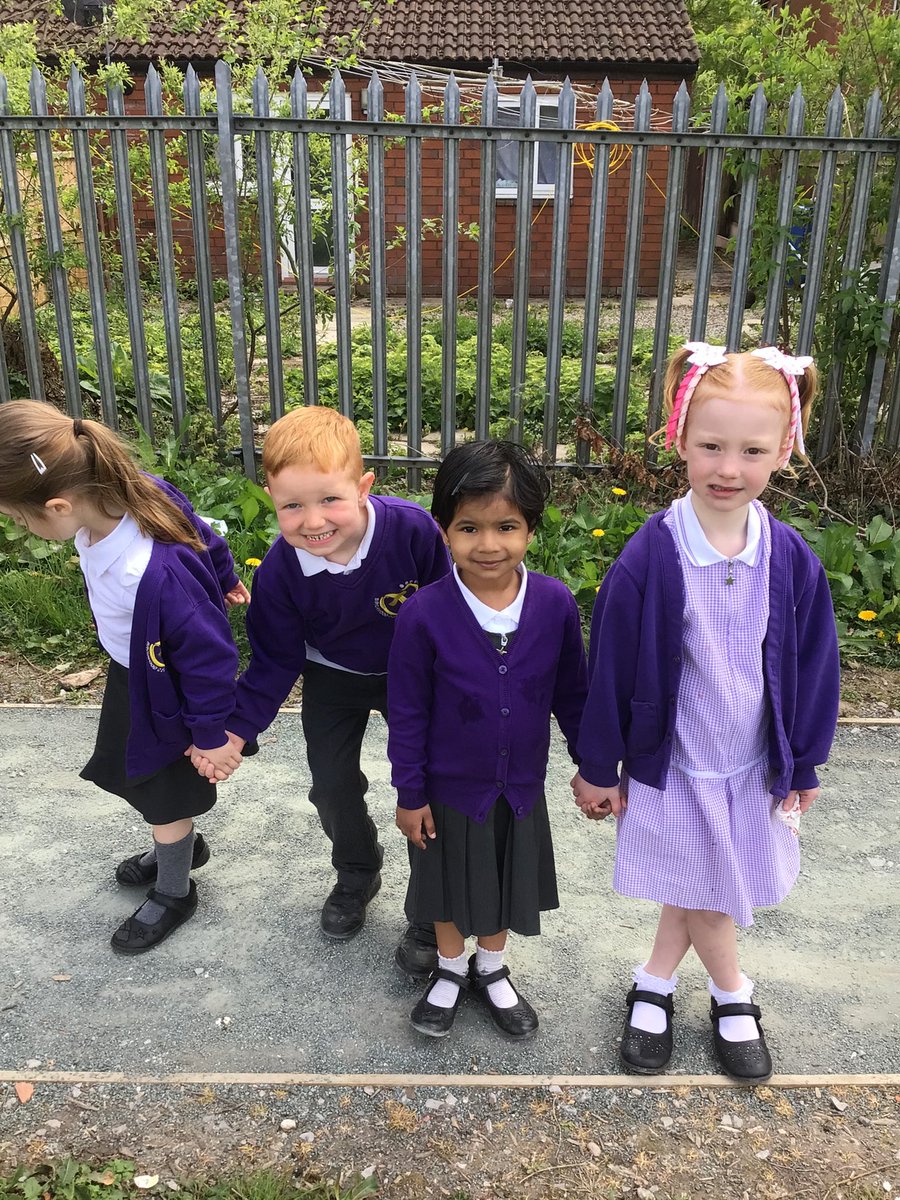 BirchwoodCE's tweet photo. EYFS went on a walk around the school grounds to observe changes to the plants and weather as we approach summer โ๏ธ๐ฟ๐ณ #bceps #bcepseyfs #eyfs https://t.co/nSbTInrwuB