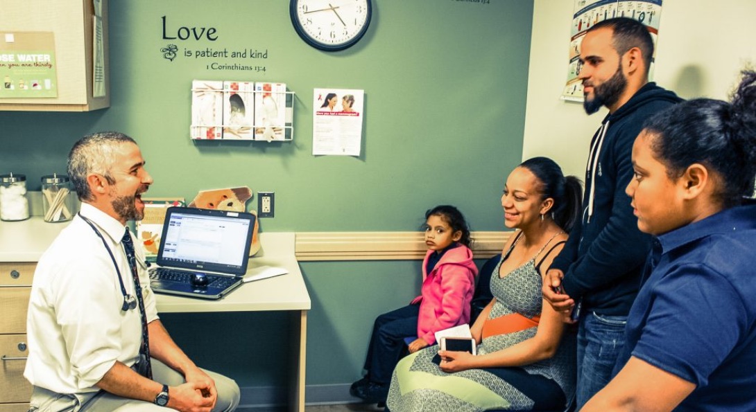 uicpublichealth's tweet photo. New research from SPH's Sage Kim finds high poverty areas of Chicago are failing to earn medically underserved designations.  Learn why:  https://t.co/ppOMPjOpwN https://t.co/Sb3mCWyTR1