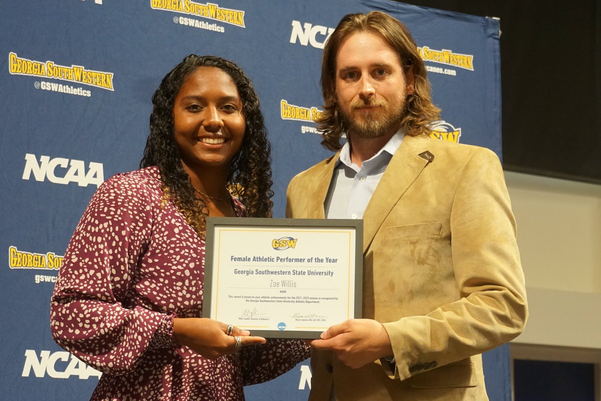 GSWAthletics's tweet photo. CONGRATS to Zoe Willis 🥎 and Jared Donalson ⚾️ for being named the 2021-22 @GSW_AthPerf Athletic Performers of the Year! 

These awards are voted on by all coaches in the department from the list of students who were named Athletic Performer of the Month during the school year. https://t.co/QAWSKMbF95