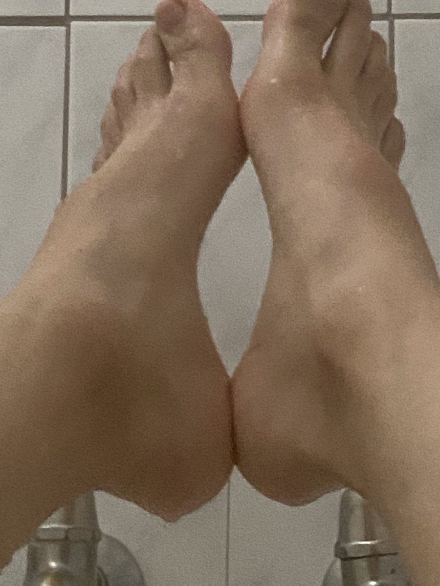 cutefeetboy_'s tweet photo. morning baths are the best 🤤#foot
#FOOTFETISH #footfetish #footporn
#footpics #footpicsforsale #feetpics #toes
#toesandsoles #barefeet #barefoot
#footjob #prettytoes #footpicswanted
#footlove #onlyfans #footlocking
#toelicking https://t.co/W9OLGTGFQ1