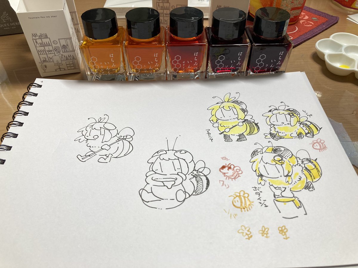はちみつインク、色が可愛いし匂いが凄く美味しそう。2枚目はインクと描き損じ 