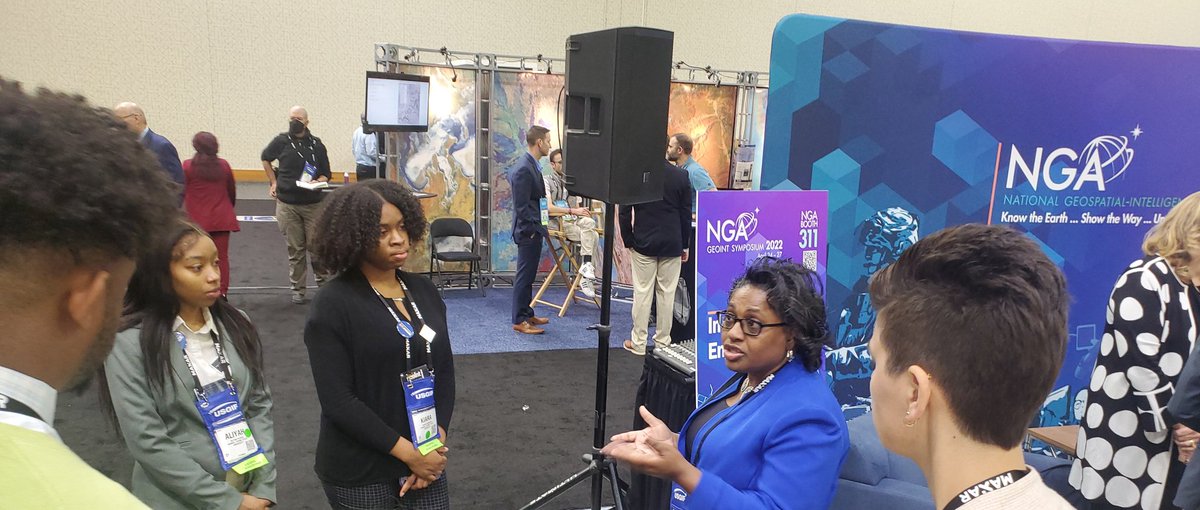 fwills's tweet photo. @HarrisStowe undergraduate research students continue to make connections at @GEOINTsymposium speaking with NGA Deputy Director Tonya Wilkerson. https://t.co/PjrcQqQCeh