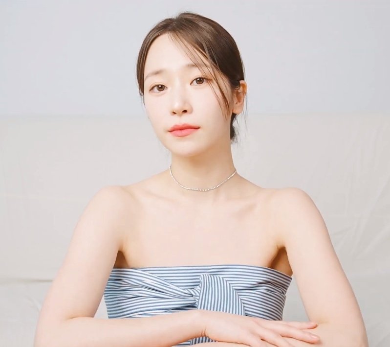 soriarchive's tweet image. don&apos;t forget to watch sori&apos;s latest vlog ~

youtu.be/_z2WuE2gn8E
#SORI #소리