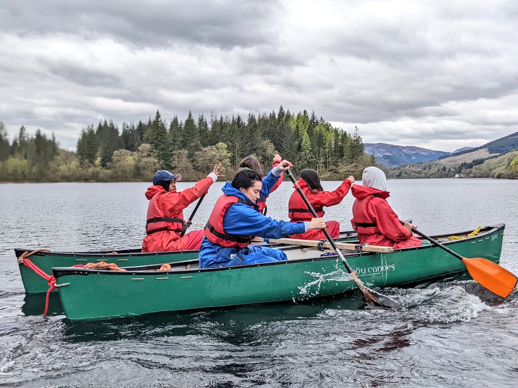 BlairvadachAndy's tweet image. Day two with @ndhsglasgow with a trip over to the @lomondtrossachs and a lovely wee #canoe adventure showing them the sights of #lochard 🙌 
Even saw an Osprey!🦅👌
@BlairvadachOEC
#NotreDameBV22