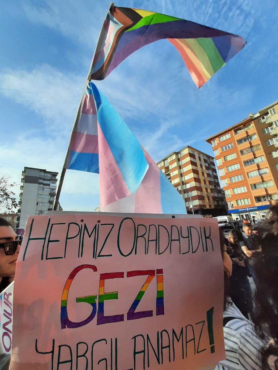 Eskişehir |

Gezi Parkı direnişi işçinin, emekçinin, kadınların, LGBTİ+’ların, öğrencilerin, halkların; faşizme, fobiye, tek adam rejimine başkaldırısıdır! 

Gezi yargılanamaz!
#GeziyiSavunuyoruz