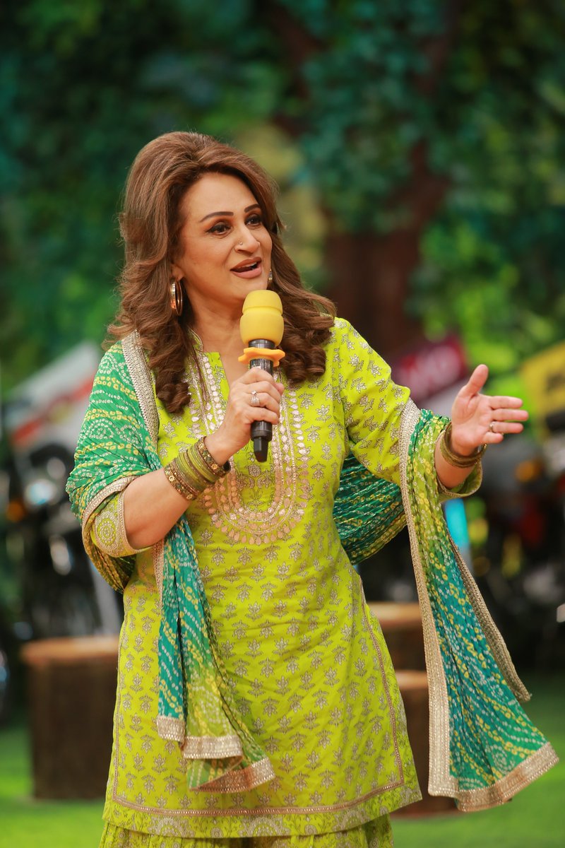 arydigitalasia's tweet photo. The iconic 'Bushra Ansari' graced our show with her special appearance in tonight's #JPL!!!  

#JeetoPakistanLeague #FahadMustafa #ARYdigital #jeetopakistan #RamazanSpecial #24thRamazan  #bushraansari 
@JP_ARYofficial https://t.co/ikWmcwYRwc