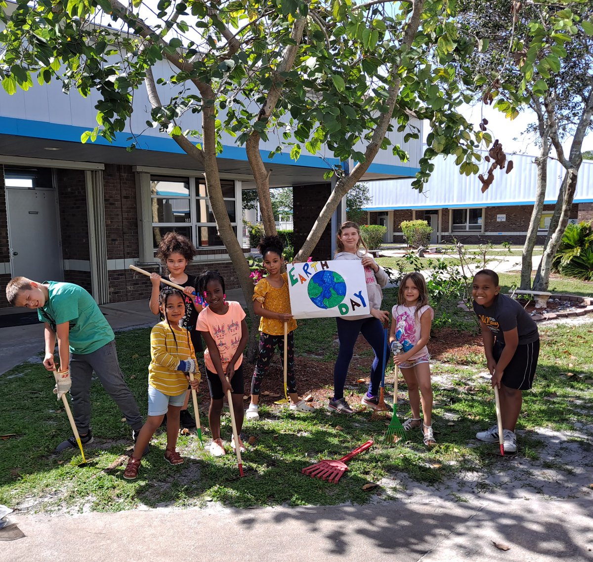 Earth Day Fun at Discovery Elementary. 
#AfterschoolWorks #BAS321