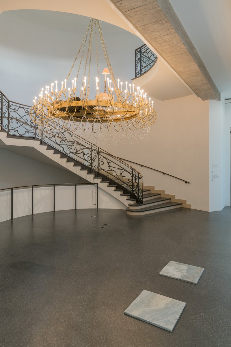 Museo_MAXXI's tweet image. Aggiunge #HouHanru, Direttore Artistico MAXXI: «Al centro di questa mostra c'è la nostra Collezione: vibrante, sempre in movimento e in continuo divenire. Ogni volta che si mette sotto i riflettori e si mostra al pubblico, si ricrea come la trama di una performance musicale»