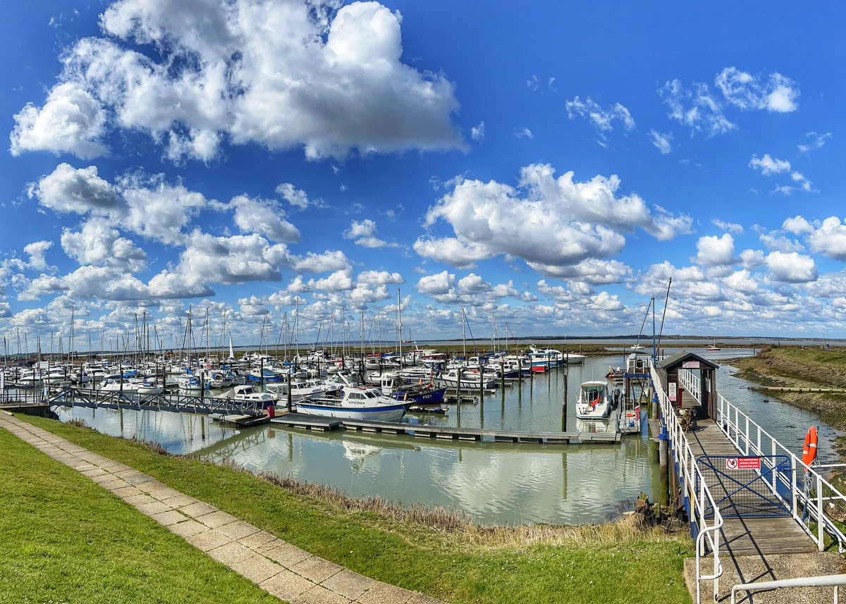 We have availability this Bank Holiday Monday 2nd May 12.30-3.30pm for the Bradwell lunch trip. Call or message 07791859624 to book now! 
#merseaisland #mersea #seasidelife #boattrip #ThingsToDo #thingstodo #ThingsToDoWithKids #lunchout #lunchbythesea #lunchtreat #lunch #fun