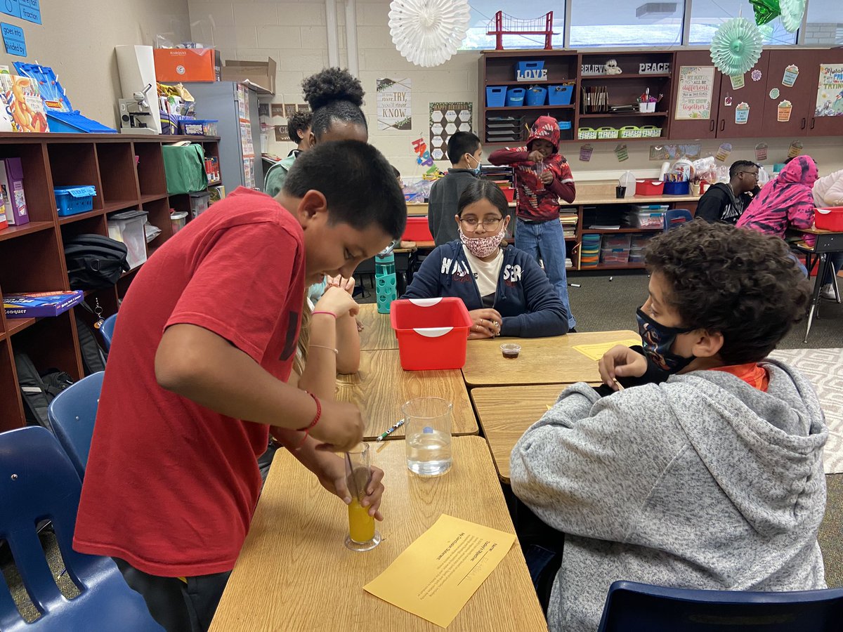 MissGamez1's tweet photo. Watching 5th graders try to mix oil and water is my new favorite form of entertainment. The best part is when the lightbulbs come on &amp; they remember what density is. Great lesson, Mrs. Batista!! 🧪🤓 #STAARreview #TackleTheSTAAR @AndersonGators @ClarkWritesNow @AEScounselor https://t.co/mwF2ZTwdLC