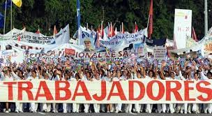 cubiza_ree's tweet photo. Primero de Mayo: Un desfile para celebrar la resistencia del pueblo cubano. #CubaViveYTrabaja @DelgadoIsnel https://t.co/eDGB7F8DAj