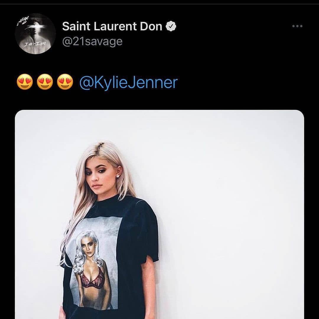 wlyhassi's tweet image. 21 really had a thing for Kylie Jenner 💀