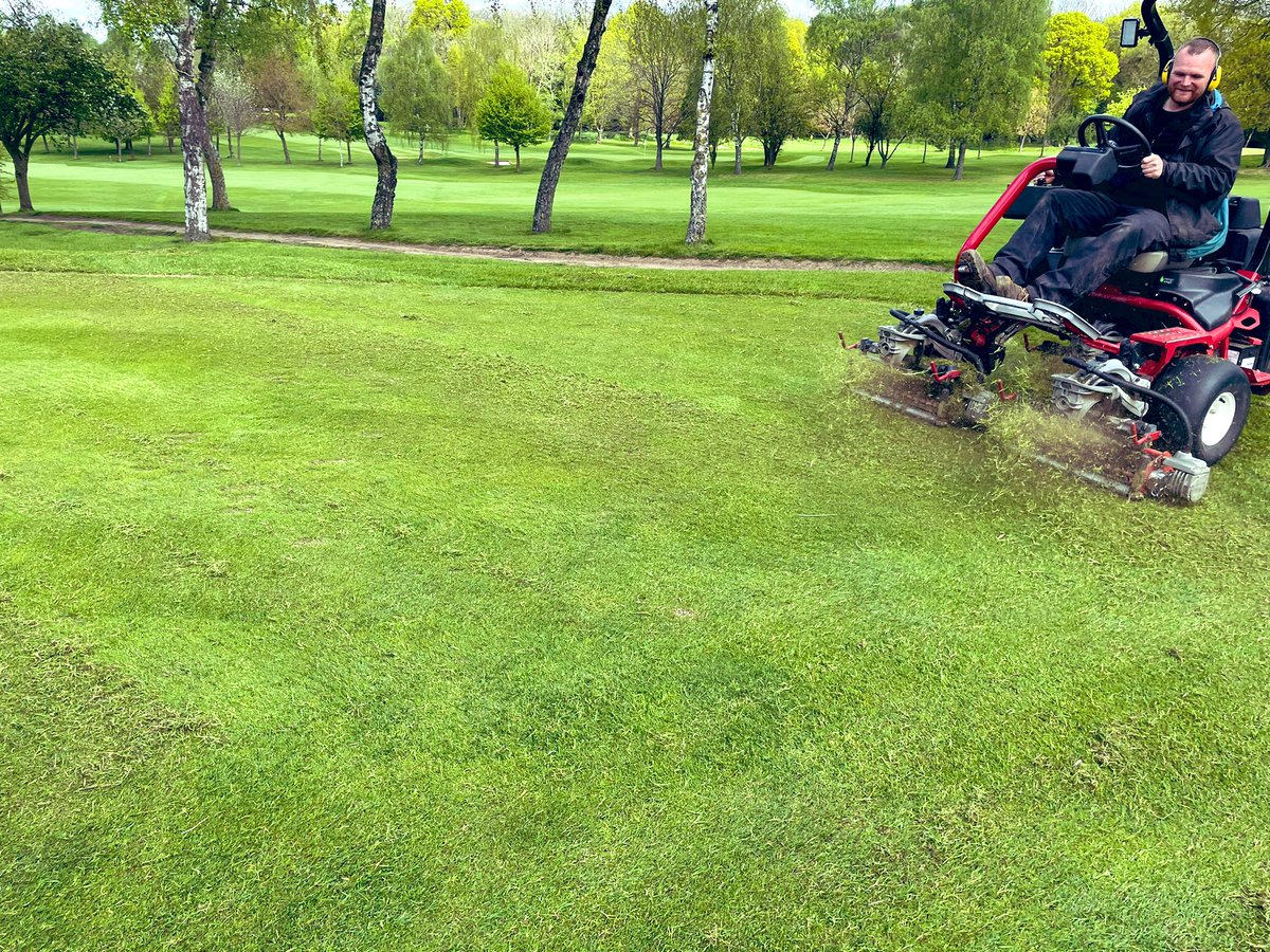 PGADannyJ's tweet photo. First run out with @OltonGolfClub new greentech scarifying cassettes set at -4mm on tees and apps. Followed up with the Vredo + @rigbytaylor R13 seed. Top dress and granular Fert to follow and then pray for rain 🌧 🙏 https://t.co/7ysNvWVb65