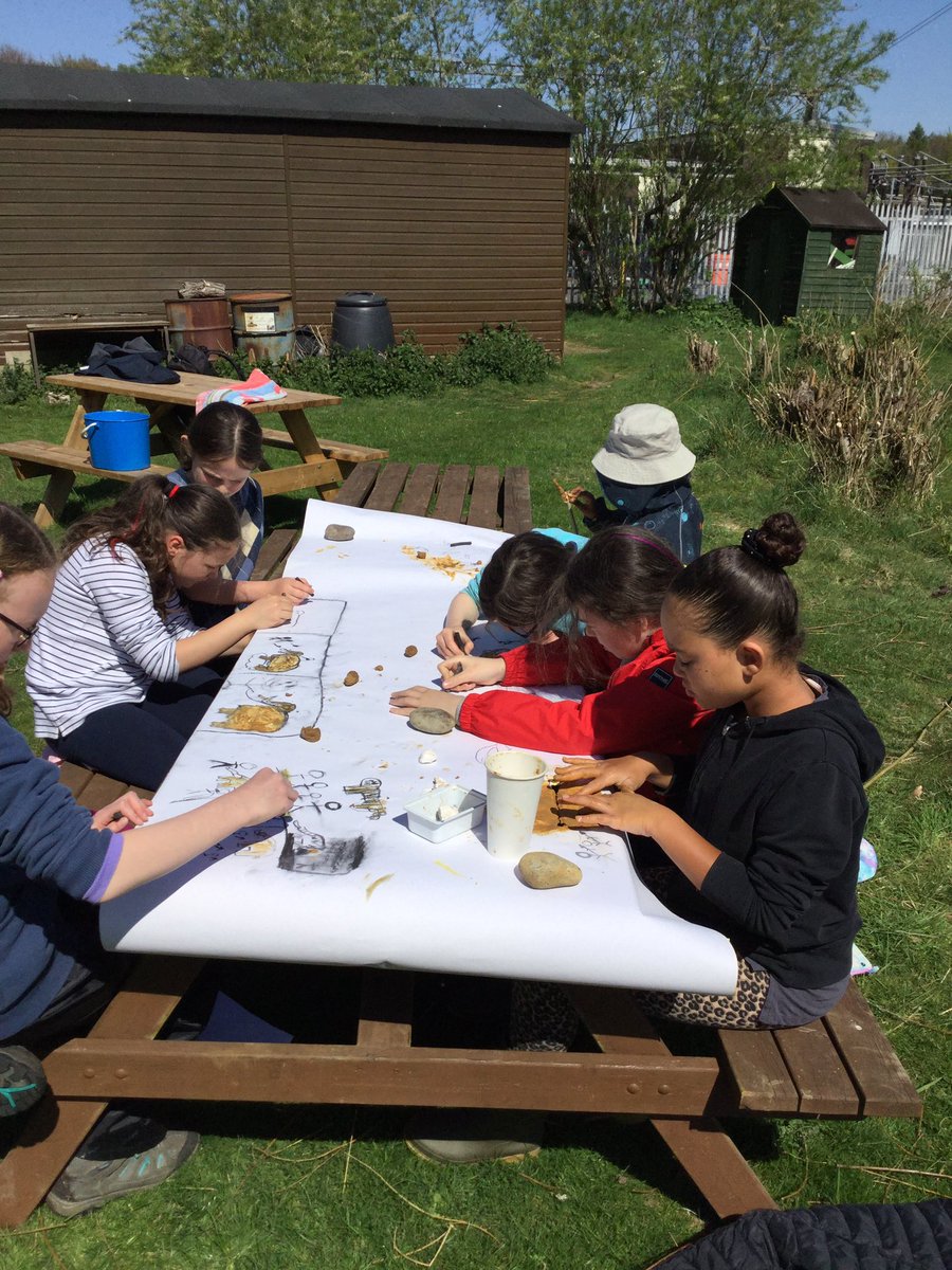 CarrdusYear5's tweet photo. What a super day of Stone Age learning we have had in Amersham today. Hands on learning at its finest and beautiful surroundings too! https://t.co/xbrZis3czy