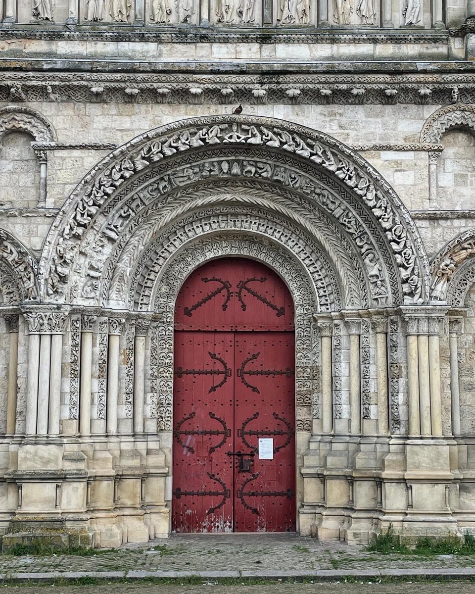 lukejsherlock's tweet photo. Strolling through Bordeaux at the weekend and stumbled across this unbelievable (“it can’t be”) romanesque doorway at the Église Saint-Croix: https://t.co/IdylGAIMpm