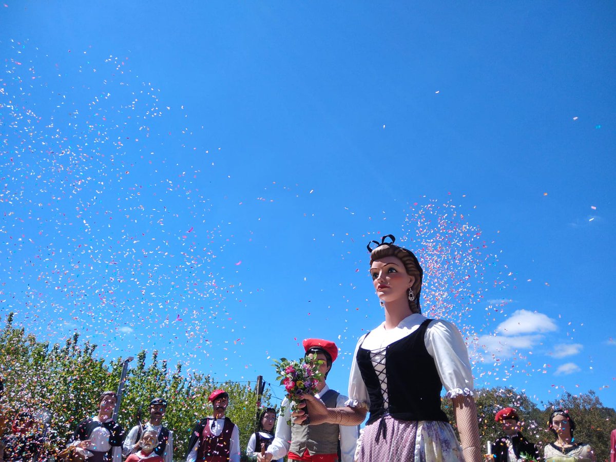 GegantC's tweet photo. XII TROBADA GEGANTERA A OLESA DE BONESVALLS I 35 ANYS DELS GEGANTS!

📱Ja teniu disponible a Youtube el vídeo de la trobada dels @gegantsolesab i dels 35 anys dels seus gegants!

🥰 Espero que us agradi! https://t.co/0TBl0fQQNV
