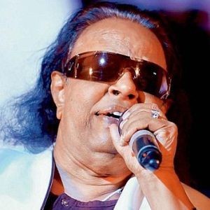 LostTemple7's tweet photo. My all time favourite Singer..❣️

His mesmerising voice bring alive the entire emtions of Ramayan. 

Can you guess his name? https://t.co/CXWtTNBVjd