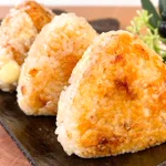 食べる手が止まらない。悪魔のおかかチーズ焼きおにぎり。