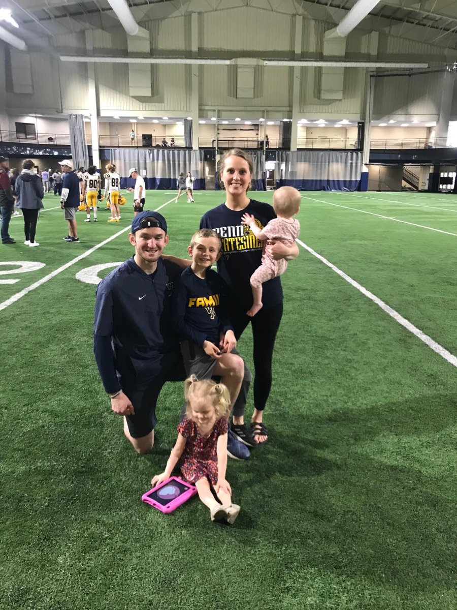 AaronHinnah's tweet photo. Thankful for such a great family and football family! Spring 2022 Football in the books. https://t.co/lfORtZ6fgD