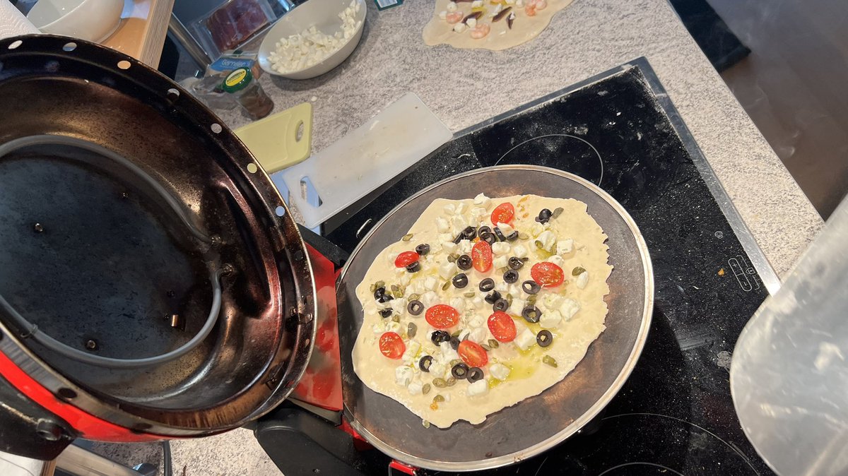 danieldietrich's tweet photo. Best pizza ever 🍕🤤 #TypeFox #TeamDays #TeamDays2022 https://t.co/LNa1LXLC55