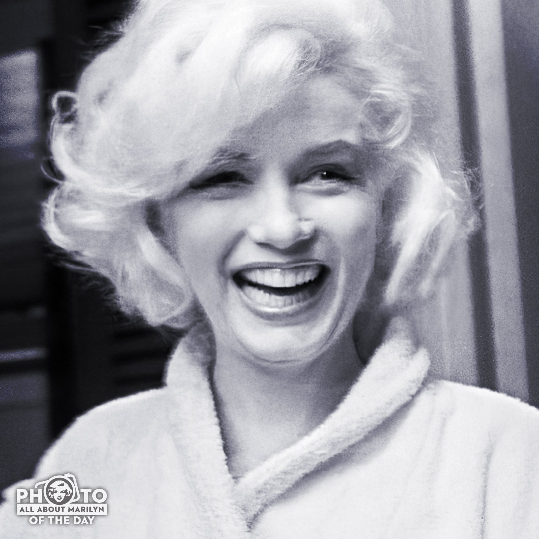 AllAboutMM's tweet photo. MARILYN MONROE PHOTO OF THE DAY — A #happy Marilyn caught mid laugh in this #cadid behind-the-scenes photo on the set of "Something's Got to Give". 💋. 

#Photooftheday #MarilynMonroePhotos #AllAboutMarilyn #MarilynMonroe #marilyn #Hollywood #OldHollywood https://t.co/lIWZjZ15TM