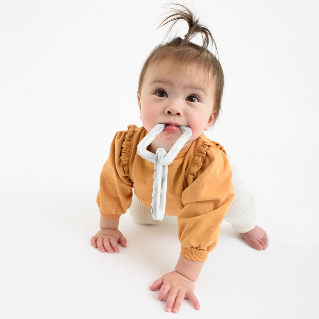 BooginHead's tweet photo. Not every baby needs a pacifier clip but every baby does need a teether - and we are so excited to show you our NEW interlocked Silicone Chain Link Teething Rings! 
#booginhead #babyootd #babyfashion #babyteether #cutebaby #momlife #motherhood 

https://t.co/rKt58DkAJT https://t.co/pduRgKdUgK