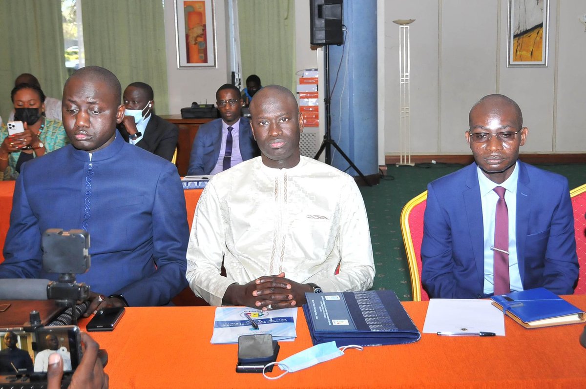 economie_sn's tweet image. Monsieur le Ministre Amadou Hott a présidé la première réunion du Comité de pilotage du 5e Recensement général de la Population et de l’Habitat (RGPH-5), ce mardi 26 avril.
@statsenegal #RGPH5 #kebetu