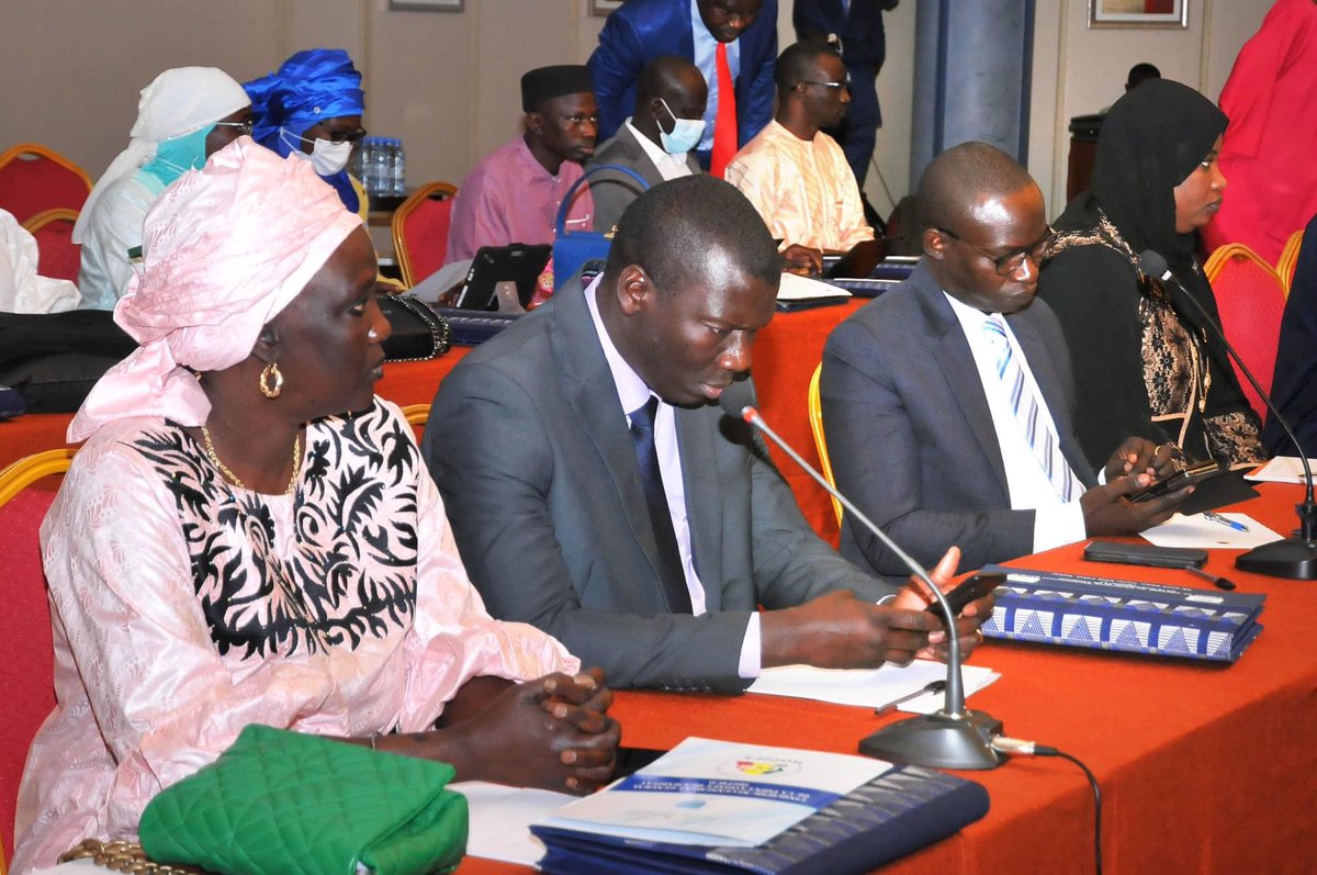 economie_sn's tweet image. Monsieur le Ministre Amadou Hott a présidé la première réunion du Comité de pilotage du 5e Recensement général de la Population et de l’Habitat (RGPH-5), ce mardi 26 avril.
@statsenegal #RGPH5 #kebetu