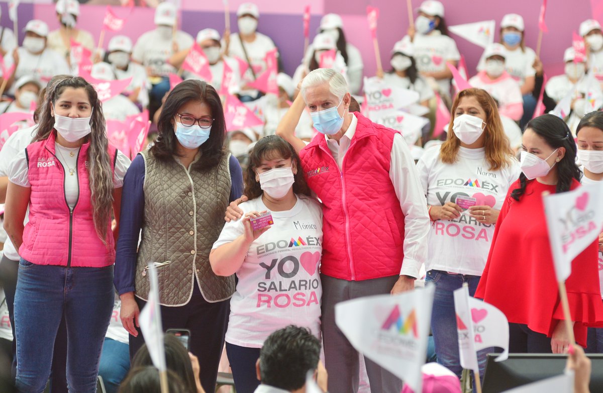En reconocimiento a todo lo que hacen por sus familias, estamos en #Nezahualcóyotl entregando el #SalarioRosa a 6 mil amas de casa mexiquenses.