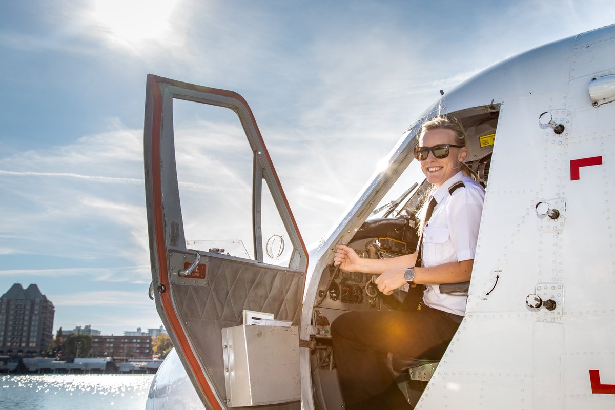 HarbourAirLtd's tweet photo. Today is #WorldPilotsDay! A big shoutout to all our dedicated pilot crews across the coast who continue to work hard and take us to new heights every single day. Thank you for your commitment to the aviation industry and #FlyHA. Today we celebrate you!😊✈️ https://t.co/hq5hLpZoh3