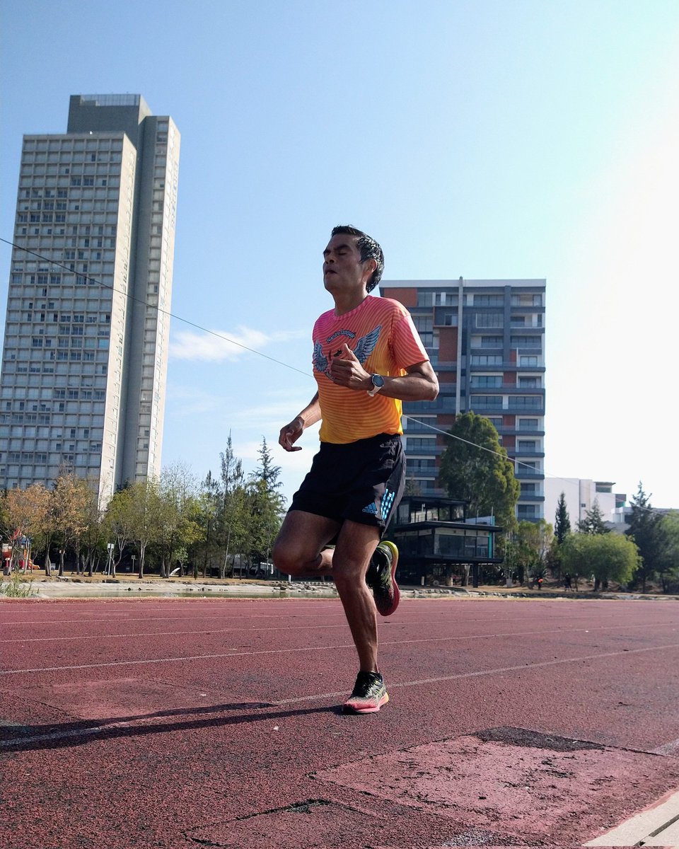 Aún podemos regresar al RUNNING!
12X300 m a 52
.
Motivado para regresar a las competencias, ¿No te he dicho que si crees verás la gloria de Dios?
@jokbdtc 📸❤️
Equipo <a href="/SportIbarra/">SPORT ibarra Team</a>
.
#runningday #trainingdone✔ #trackandfield #runnersworld #runnerspuebla #marathoners #marathon