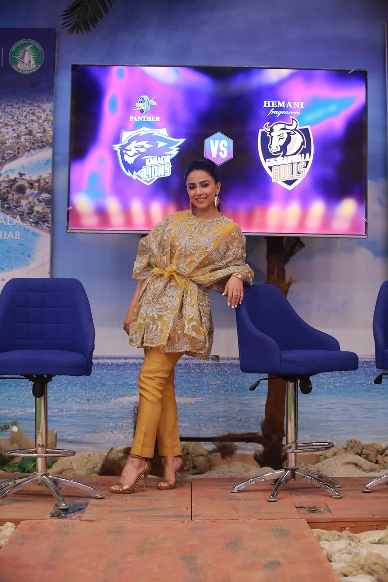 arydigitalasia's tweet photo. Presenting captain no.1 from tonight's match #karachilions vs #gujranwalabulls 

#ushnashah @ushnashah  

#JeetoPakistanLeague #FahadMustafa #ARYdigital #jeetopakistan #RamazanSpecial #24thRamazan https://t.co/zKSCrp0xhc