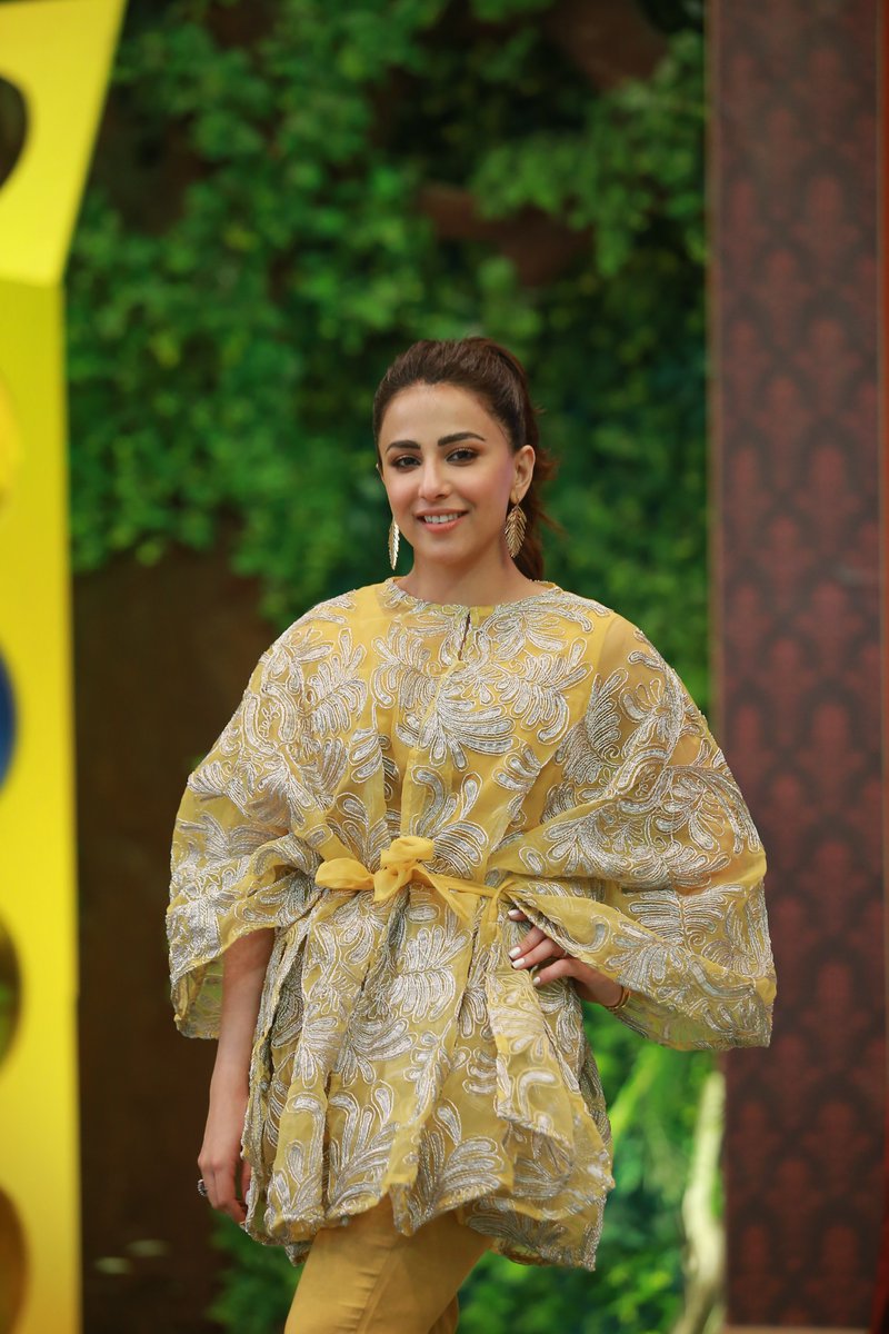 arydigitalasia's tweet photo. Presenting captain no.1 from tonight's match #karachilions vs #gujranwalabulls 

#ushnashah @ushnashah  

#JeetoPakistanLeague #FahadMustafa #ARYdigital #jeetopakistan #RamazanSpecial #24thRamazan https://t.co/zKSCrp0xhc