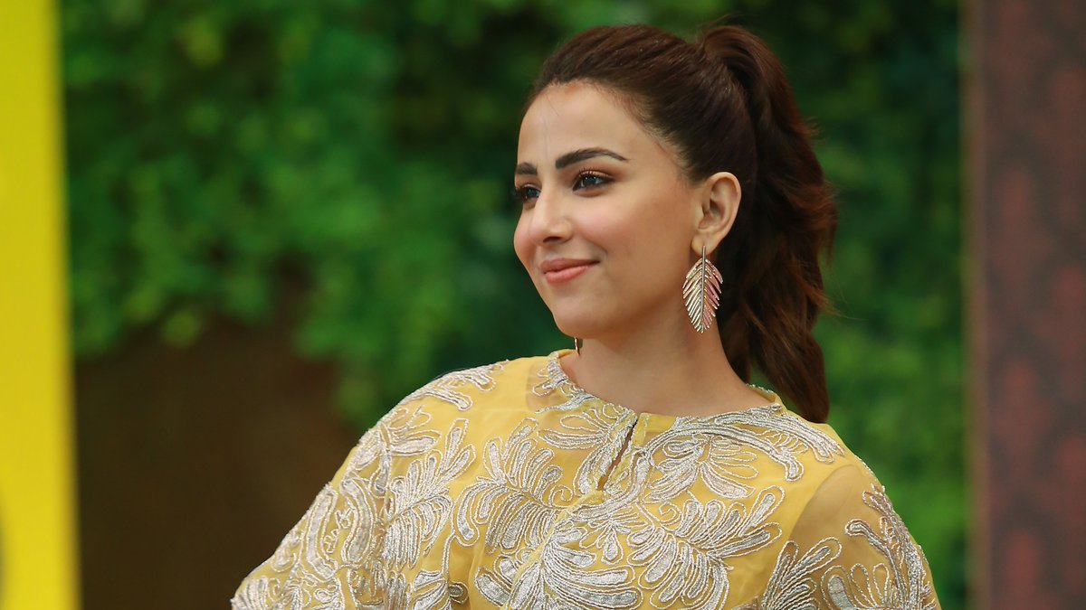 arydigitalasia's tweet photo. Presenting captain no.1 from tonight's match #karachilions vs #gujranwalabulls 

#ushnashah @ushnashah  

#JeetoPakistanLeague #FahadMustafa #ARYdigital #jeetopakistan #RamazanSpecial #24thRamazan https://t.co/zKSCrp0xhc