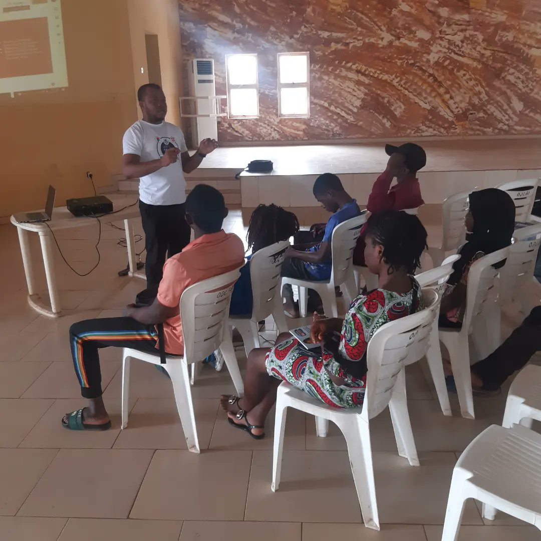 EEmechete's tweet photo. I spent last weekend with awesome friends, volunteering to teach #webdesign and #Productdesign to young people at #OdeRemo Town #Remo #Sagamu.
Organised by @LetsCode4 with partners like #matrixlab and others.
#coding #digitalskills #FutureOfWork #SDG8 #DecentWork #UI #UX https://t.co/ojcqgd7sbH