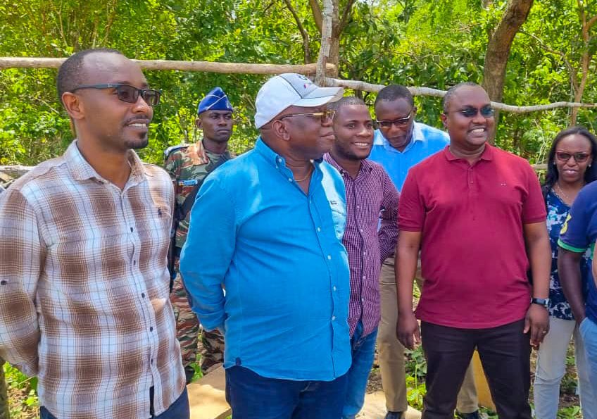 RwandaAgri's tweet photo. Today in Central African Republic, Hon. @Ngabitsinze and the Minister of Agriculture &amp; Rural Development of CAR, Hon. Mathieu Éric ROKOSSE-KAMOT visited Damara, an area with different sites of land provided to Rwandan investors under the MoU signed between the two countries. https://t.co/BwnbSYK8Qw