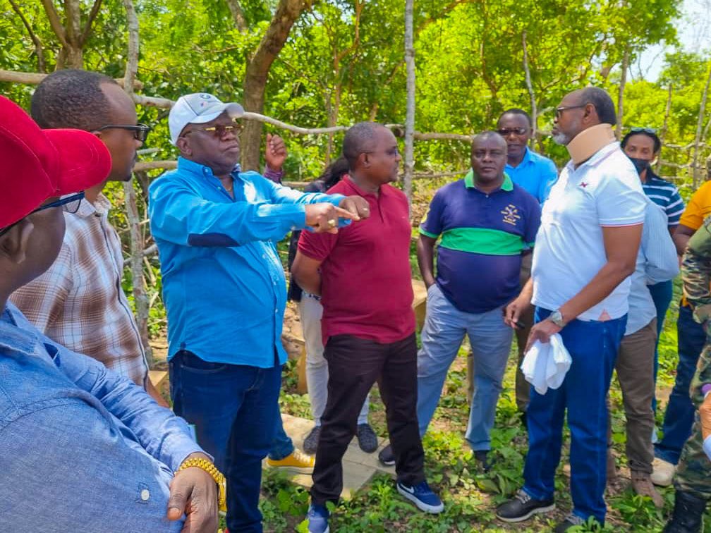 RwandaAgri's tweet photo. Today in Central African Republic, Hon. @Ngabitsinze and the Minister of Agriculture &amp; Rural Development of CAR, Hon. Mathieu Éric ROKOSSE-KAMOT visited Damara, an area with different sites of land provided to Rwandan investors under the MoU signed between the two countries. https://t.co/BwnbSYK8Qw