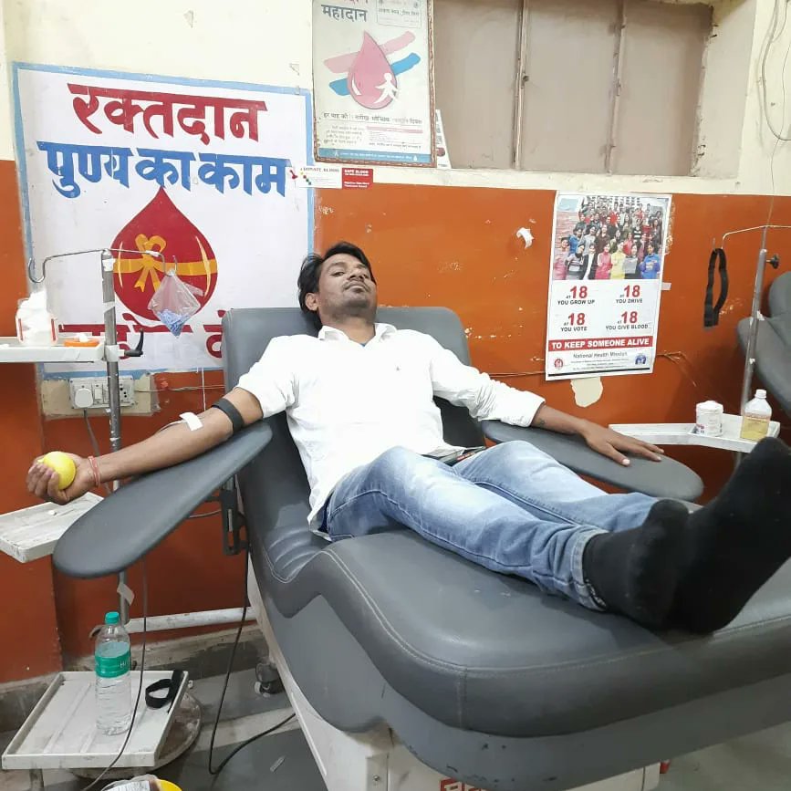 Meenaji0786's tweet photo. आज श्री रामकरण जौशी राजकीय जिला चिकित्सालय दौसा राजस्थान में मरीज शांति देवी जी के लिए #कमलेश_जी ( #कालाखोह ) जिला-दौसा ने अपना #A_POSITIVE ब्लड डोनेट किया..!
@mamta_rajgarh1
@SumanTribal
@SumanNaresh4
@itsmesabita
@Seemas_Khan
@SeemaRmeena
@ParulChandra15
@indiacares_2020 https://t.co/a6lKOE7i6o
