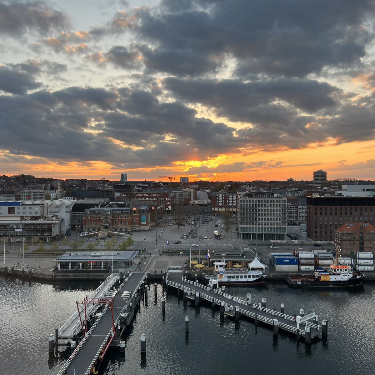 danieldietrich's tweet photo. This view inspires me every day anew. 🤩 #TypeFox #HQ https://t.co/89y0VQcl1J