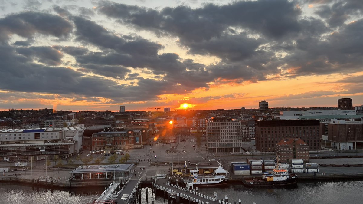 danieldietrich's tweet photo. This view inspires me every day anew. 🤩 #TypeFox #HQ https://t.co/89y0VQcl1J