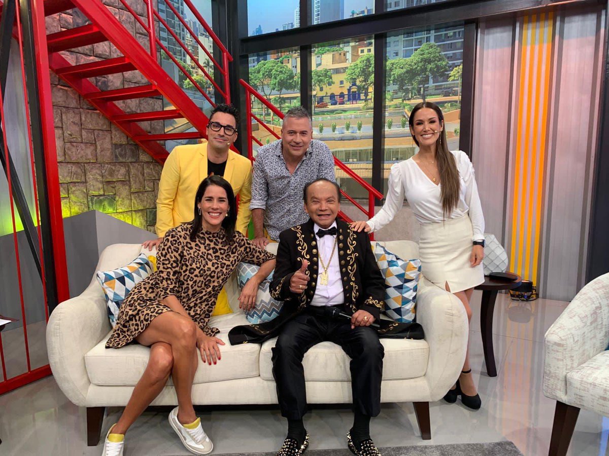 ArribaMiGente_'s tweet photo. ¡No lo vean! El gran Melcochita nos visitó hoy😍 en #ArribaMiGente para hacernos reír y formar parte del divertido bloque “servicio a domicilio” 🤩☀️💕 https://t.co/X73gVidxsm