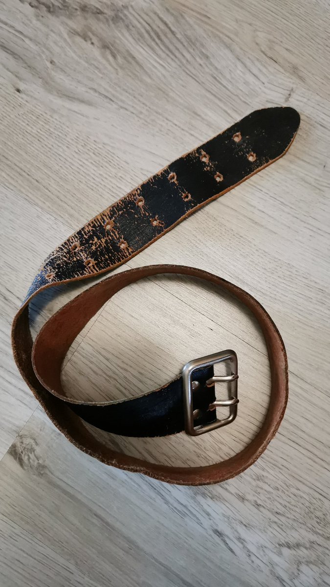 MAsunmaa's tweet photo. @SoileKakonen 24 v ja 15 v takit, löytyy myös 25 v jakku, joka tosin ei ole ollut vuosiin käytössä koska ei tule pidettyä jakkuja. Ja Jamesvyö 70-luvulta - käytössä 👍😁 https://t.co/O3jBVbCQbI