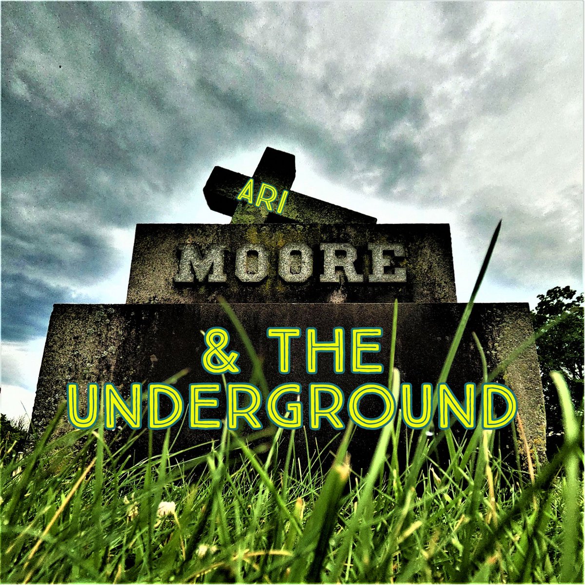 haleybcu's tweet photo. @fuseboo Ari Moore is pissed. Her mother's a drunk, her father is missing &amp; she's been cursed by the last man to see him alive.
Follow @AriAndTheUnderG &amp; Start Reading Free —> https://t.co/5tgIxkKnKj https://t.co/1eQW0bO73q