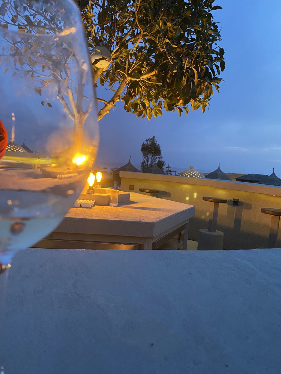 gjwry's tweet photo. #terracebar #hilton #wine #predinnerdrinks #chilled @hiltondalaman https://t.co/QWEYclkI8Y